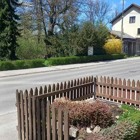 Yellow House * Visoko